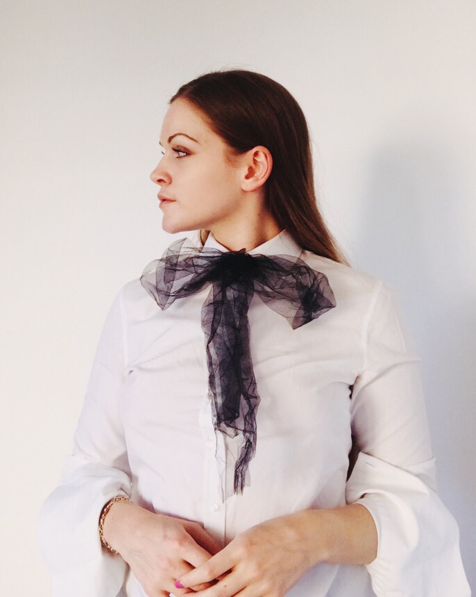 White shirt with tulle bow around neck